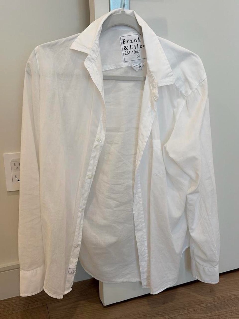Frank & Eileen White Lightweight Button-Down Shirt